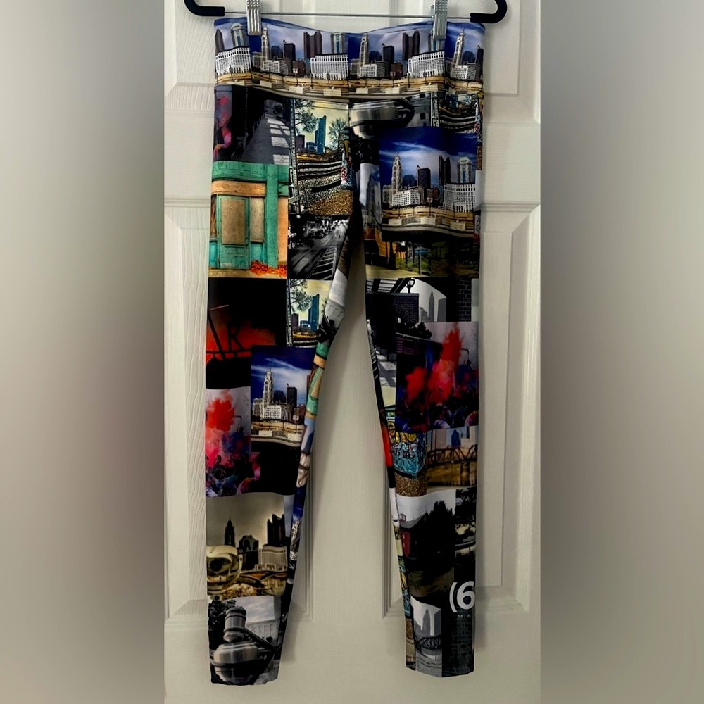 Pelotonia is 🌸 Sport leggings   Graffiti,city print Size:Small EUC